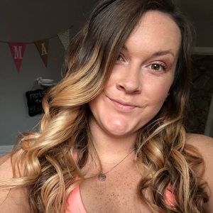 Meet your Posher, Caitlin